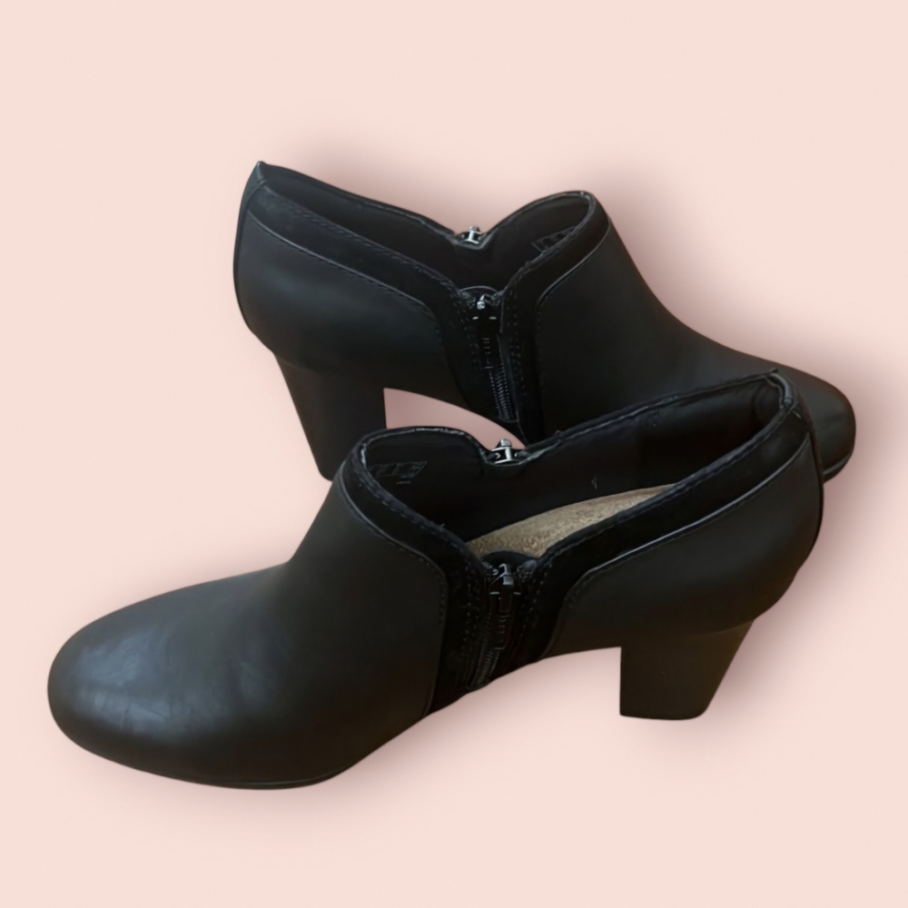 Clarks Booties - Picture 6 of 8